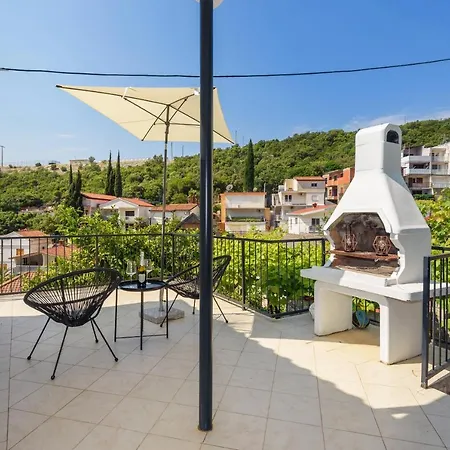 Apartamento Family House Grey Duboka