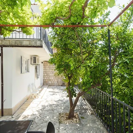 Apartment Family House Grey Duboka