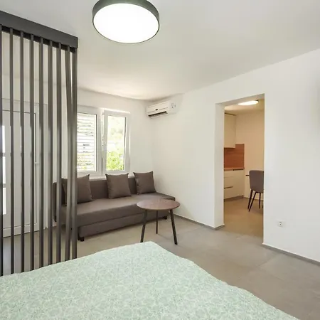 Family House Grey * Duboka